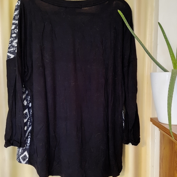 B'leev black and white long sleeve shirt size L - Picture 2 of 5